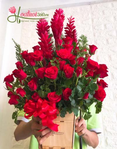 Hộp  hoa tone đỏ hạnh phúc